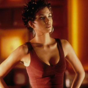 Halle Berry Shines in Swordfish: A Bold Performance That Redefined Her Career Halle Berry Shines in Swordfish: A Bold Performance That Redefined Her Career