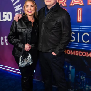 Brendan Fraser and Girlfriend Glow Together, Sparking Everyone to Say “He’s Cute” Brendan Fraser and Girlfriend Glow Together, Sparking Everyone to Say “He’s Cute”
