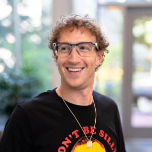 “Looking More Human” — Mark Zuckerberg’s Stylish Transformation Stuns the Internet “Looking More Human” — Mark Zuckerberg’s Stylish Transformation Stuns the Internet