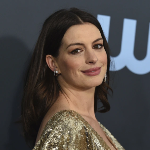 Anne Hathaway Is Unrecognizable in New Pics — Fans Can’t Stop Talking About Her Stunning Transformation Anne Hathaway Is Unrecognizable in New Pics — Fans Can’t Stop Talking About Her Stunning Transformation