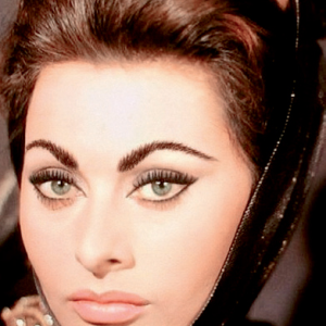 Sophia Loren at 90: How a War-Torn Girl Became a Global Icon of Beauty and Bravery Sophia Loren at 90: How a War-Torn Girl Became a Global Icon of Beauty and Bravery