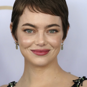 She Looks Different,” Emma Stone Stuns With a New Look, but Everyone’s Talking About One Detail She Looks Different,” Emma Stone Stuns With a New Look, but Everyone’s Talking About One Detail