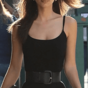 Emily Ratajkowski’s Life and Career: A Portrait of Elegance, Talent, and Modern Influence