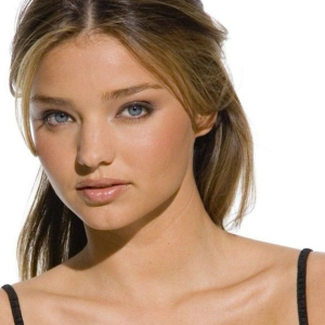 Miranda Kerr: Supermodel, Entrepreneur, and Timeless Icon of Modern Fashion Miranda Kerr: Supermodel, Entrepreneur, and Timeless Icon of Modern Fashion