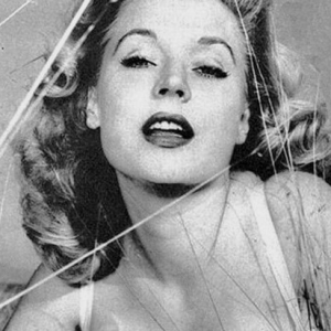 A frequent feature in pin-up photos, she became a leading symbol of beauty. Can you guess who she is? A frequent feature in pin-up photos, she became a leading symbol of beauty. Can you guess who she is?