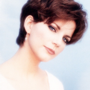 Independence Day by Martina McBride: A Powerful Anthem of Freedom and Resilience Independence Day by Martina McBride: A Powerful Anthem of Freedom and Resilience